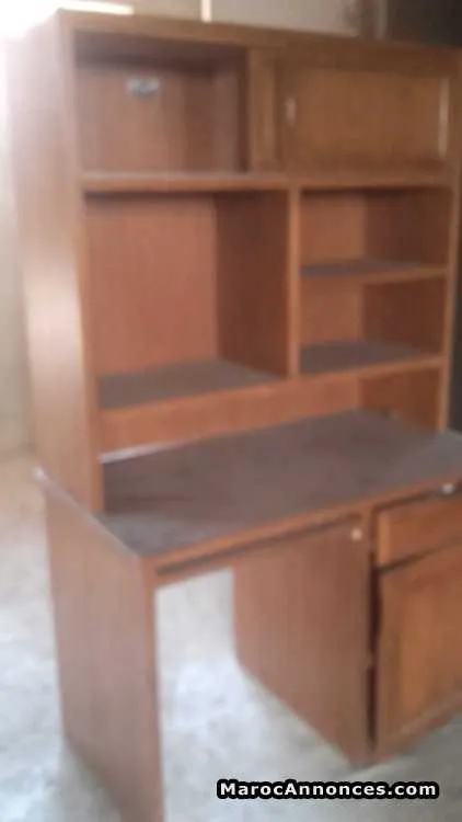 Bureau et bibliothécaire - تمارة