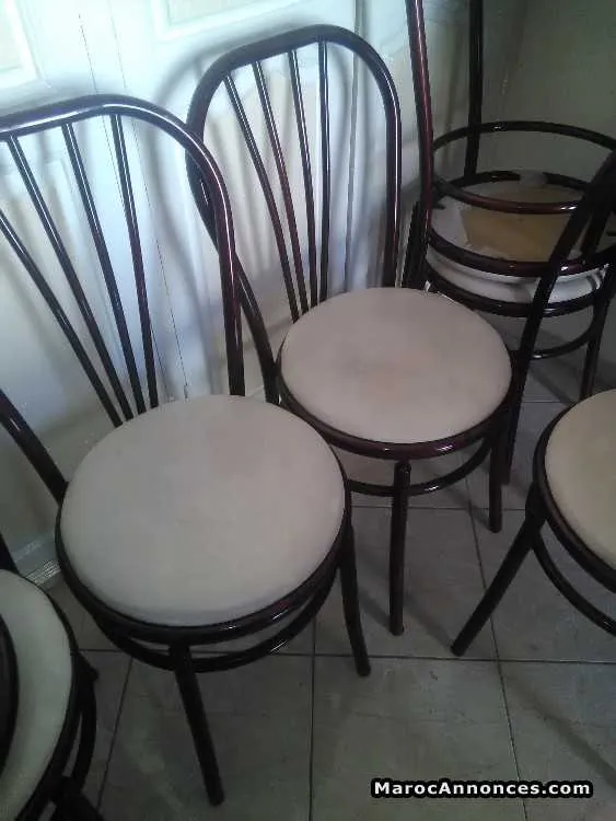 Un lot de 7 chaises - الدار البيضاء