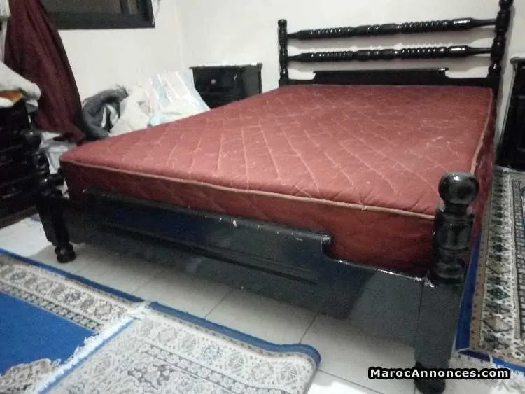 Lit avec tables de nuit et matelas - الرباط