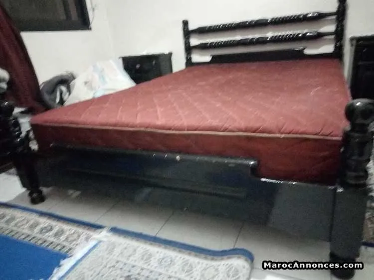Lit avec tables de nuit et matelas - الرباط (3)