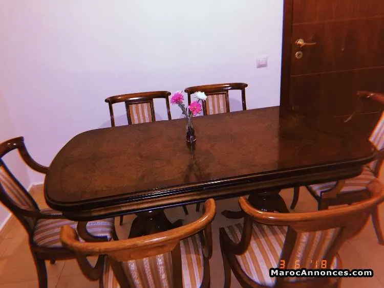 Salle à manger en bois - الرباط (2)