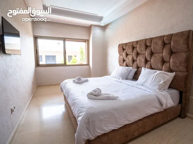 شقة للكراء اليومي في مراكش جيليز مفروشة للجميع فيها مراب و مسبح و انترنت ومكيف و بالكون و مطبخ مجهز. - مراكش