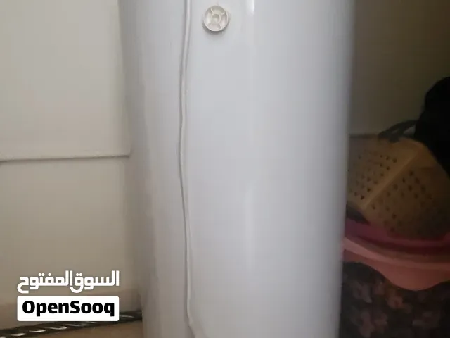 هذا المنتج الظاهر في الصورة هو سخان مياه كهربائي (Chauffe-eau électrique) سعة متوسطة إلى كبيرة، - وجدة