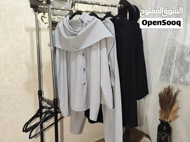 تصميم عصري وأنيق يناسب الخروج اليومي، العمل، أو الدراسة. - سلا
