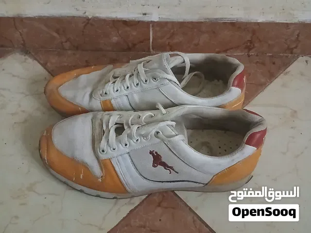 حذاء رياض كلاسيكي Polo باللون الأبيض والبرتقالي مقاس 43 - وجدة