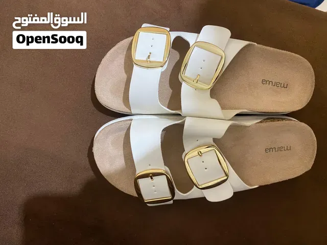 صندال رقم 38 مستعملة مرة واحدة ب 99dh - الدار البيضاء