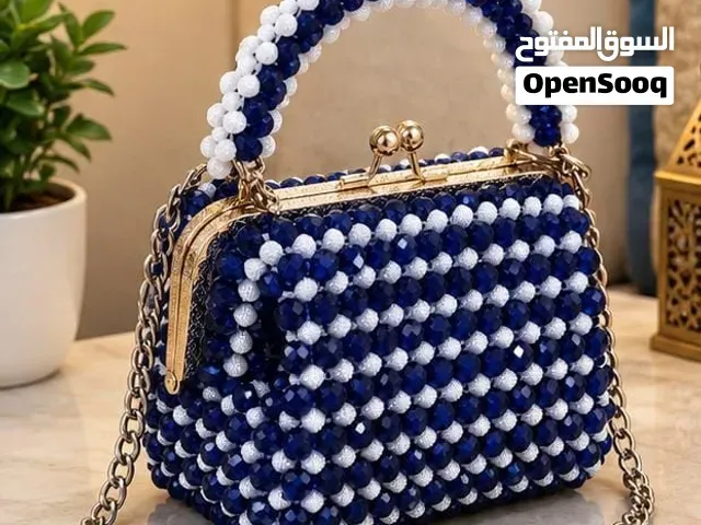 Sac à main perlé artisanal – Bleu marine & Blanc – Élégant avec chaîne - الدار البيضاء