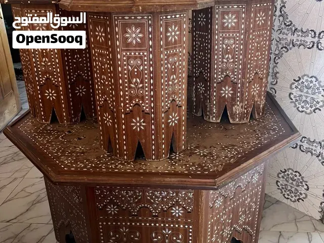 للبيع طقم صالون بلدي كيتكون من طابلة كبيرة مع 4 د الكوانات ديالها بنفس الزواق والنقش البلدي - فاس