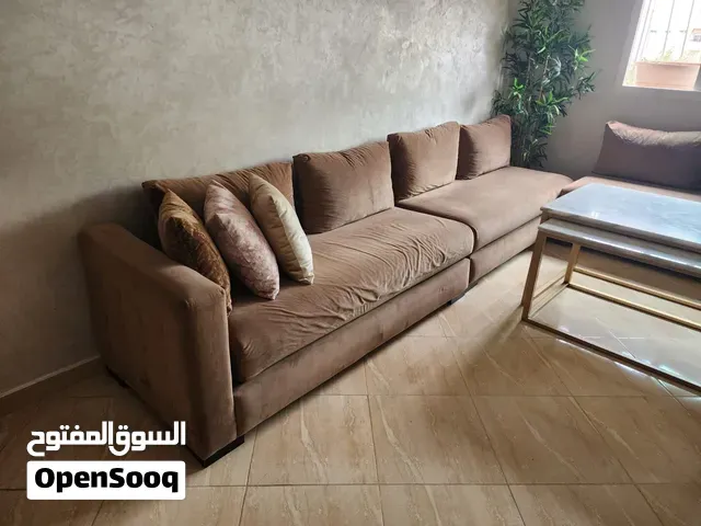 صالون عصري للبيع في حالة جيدة فيلور بني4 كنابي 160 سم *70 و 1 كنابي210*70 - تمارة