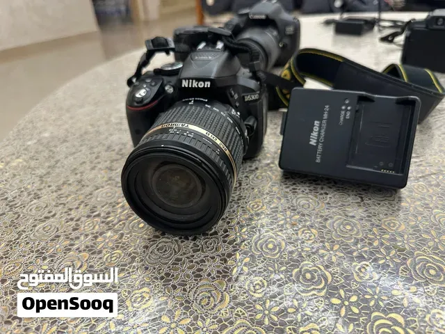 Nikon D5300 avec chargeur et mémoire 32G + objectif (عدسة الكاميرا 18-55) - وجدة