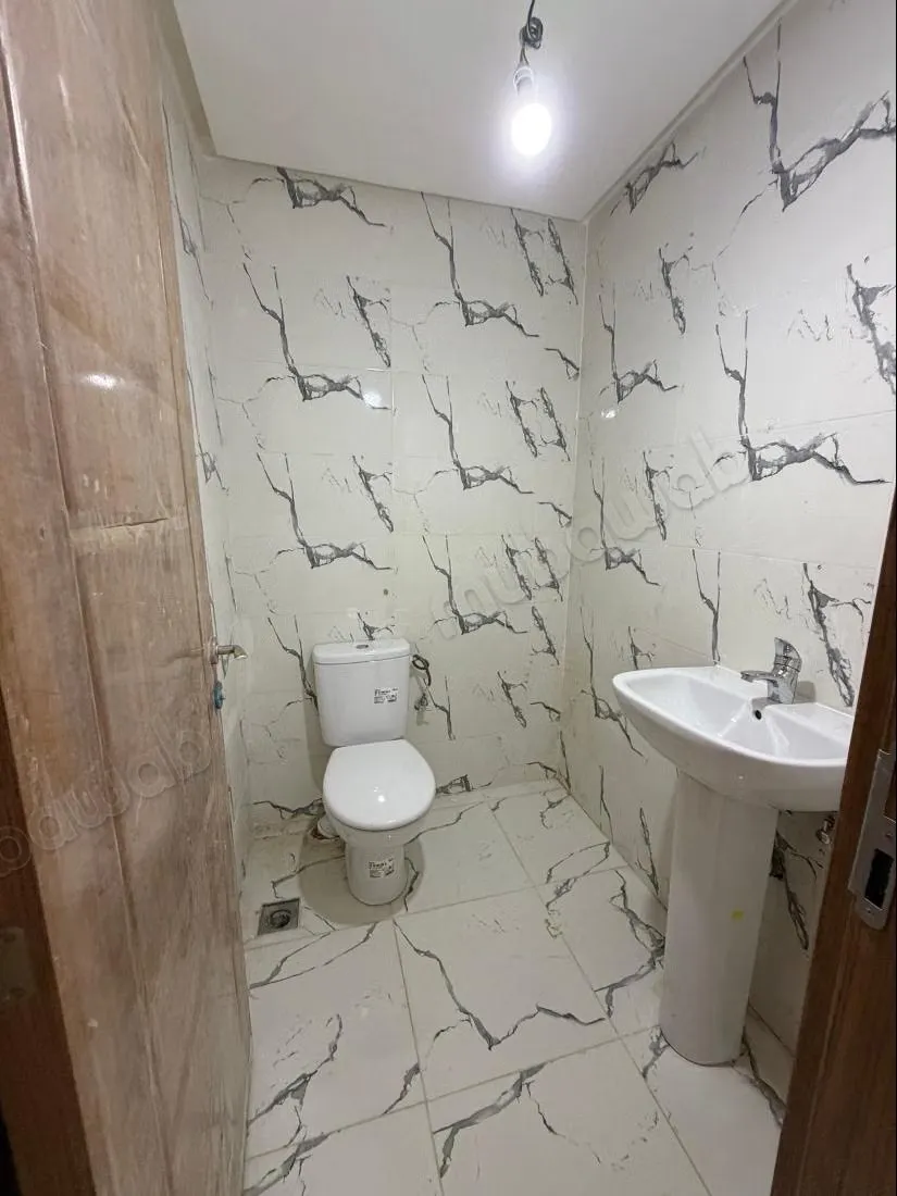 Louez une chambre à Route de l'Ourika.
Surface de 12 m².
Meu... - مراكش (3)