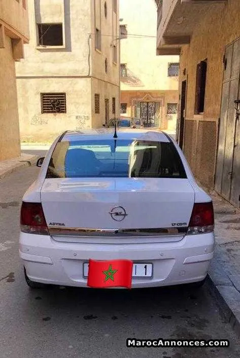 Opel astra - سلا