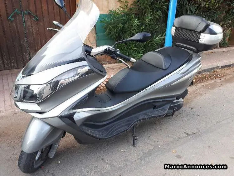 Piaggio x10 - الدار البيضاء