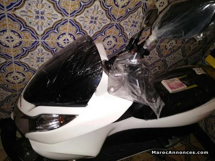 Moto honda pcx robot 125 - مراكش (3)