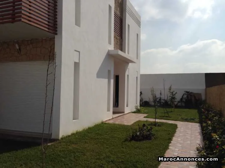 villa semi-finie - Autre ville / (3)