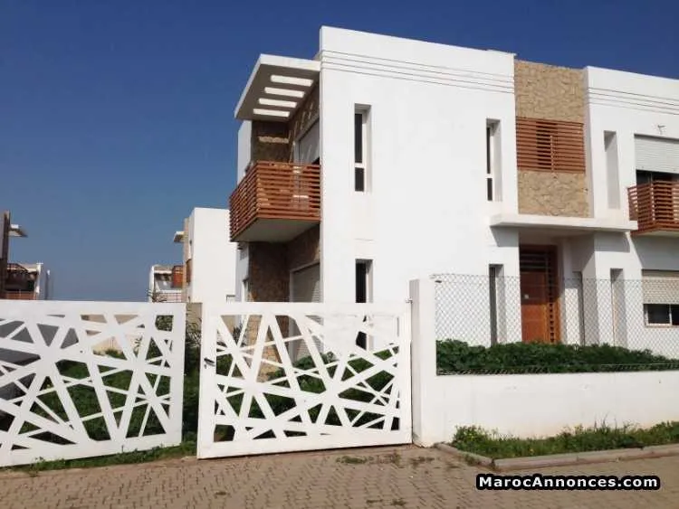 villa semi-finie - Autre ville / (2)