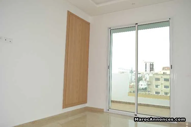 Studio dernier étage plein sud finition excellente - الدار البيضاء