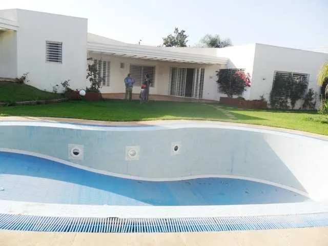 Location  villa avec piscine à souissi - الرباط