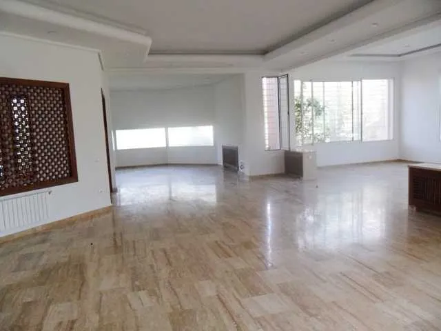 Location  villa avec piscine à souissi - الرباط (2)