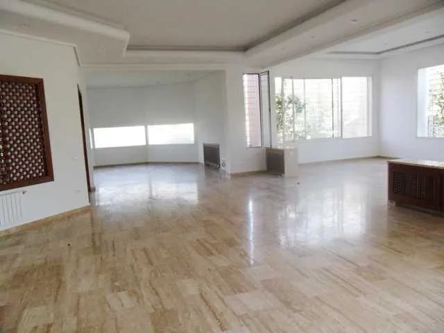Location  villa avec piscine à souissi - الرباط (3)