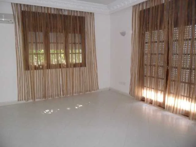 A louer villa avec piscine à souissi - الرباط (3)