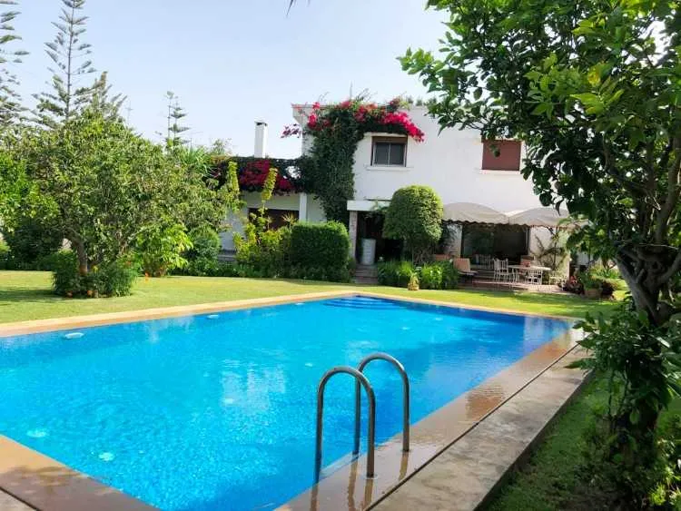 Belle villa avec piscine a rabat - الرباط