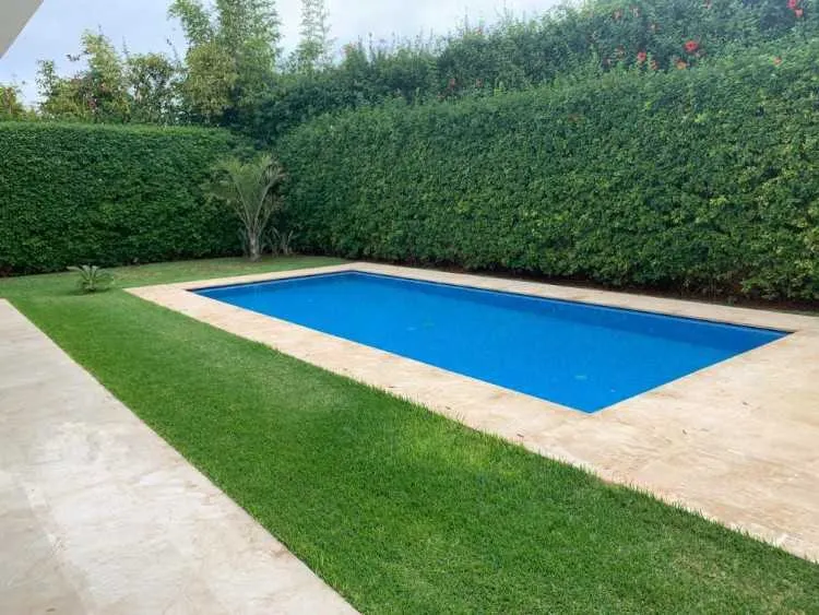 Villa neuve et moderne avec piscine à souissi - الرباط