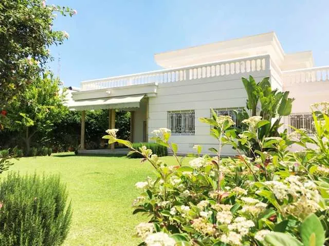 Villa de standing avec piscine à souissi - الرباط