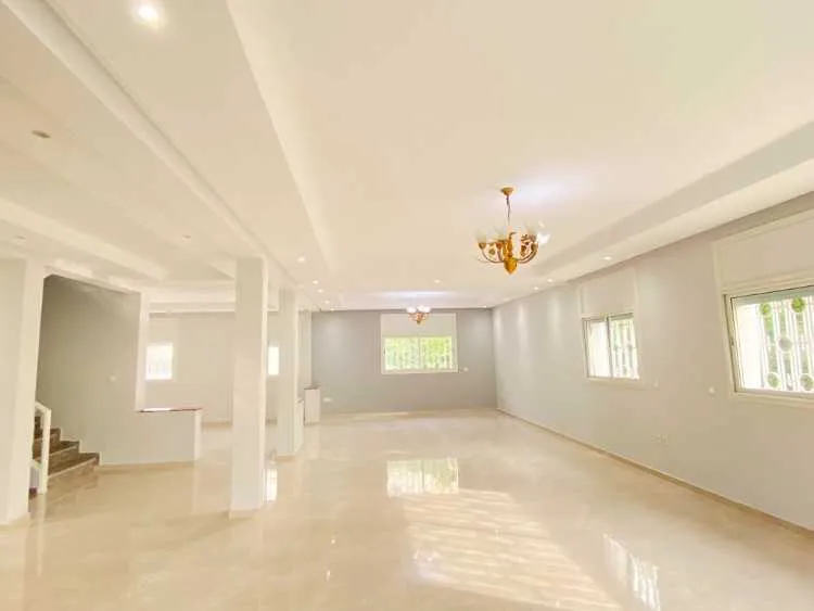 Location villa toute rénovée à souissi rabat - الرباط