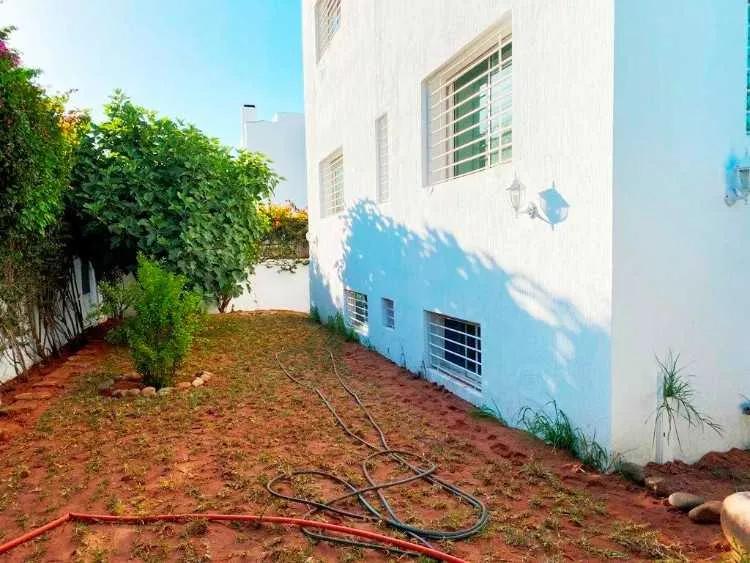 Villa à louer à harhoura avec une grande terrasse - الرباط
