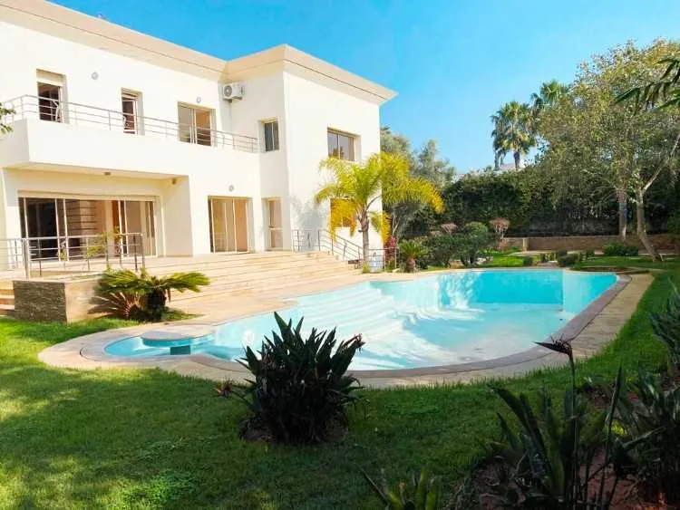 Locationvilla d’architecte avec piscine à souissi - الرباط