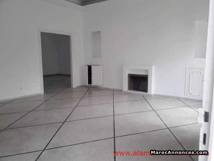 Vl396 villa a louer vide anfa derriere golf - الدار البيضاء