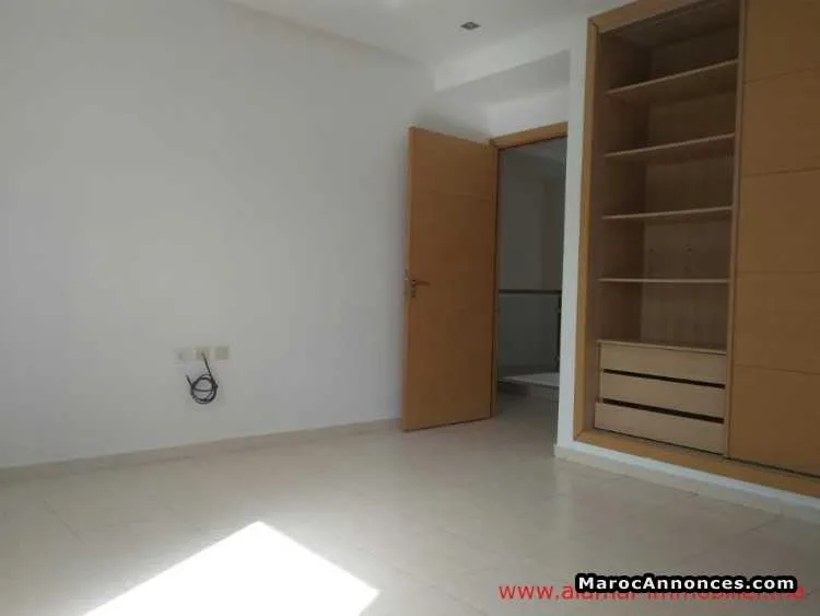Vl410 villa a louer vide a sindibad sup 380 3ch - الدار البيضاء (3)