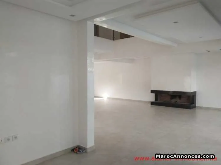 Vl410 villa a louer vide a sindibad sup 380 3ch - الدار البيضاء (2)