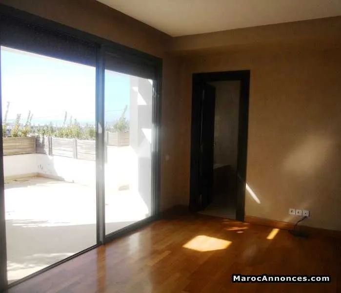 Villa en location à ain diab - الدار البيضاء (2)