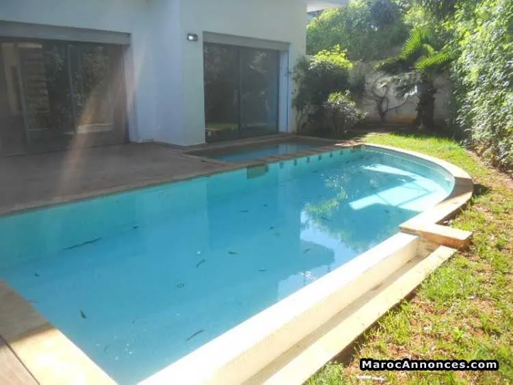 Villa en location à ain diab - الدار البيضاء