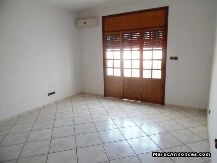 Villa de luxe situe à hay riad - الرباط (2)