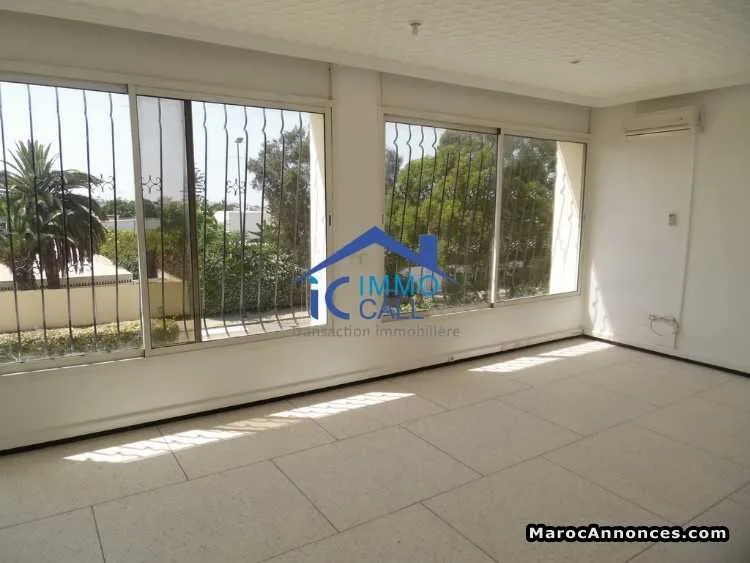 Villa d'une superficie de 700 m² en location - الرباط (2)