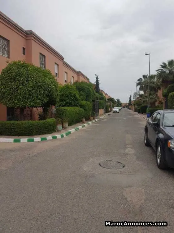 Location petite villa 2façade de 140 m - مراكش