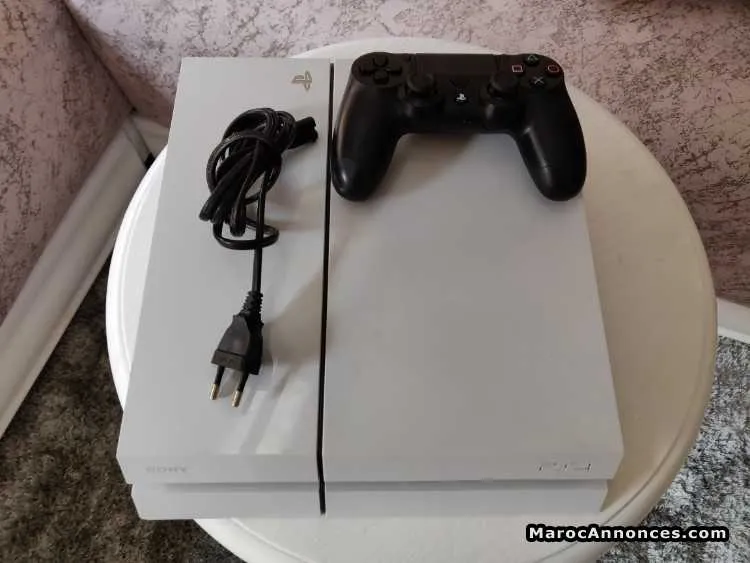 Ps4 blanche crackÉ avec manette - الدار البيضاء