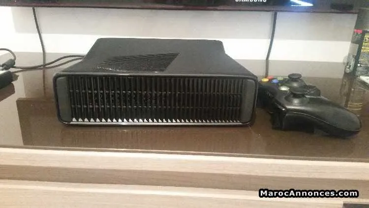 Xbox 360 slim 4go flashee bn etat - القنيطرة (2)