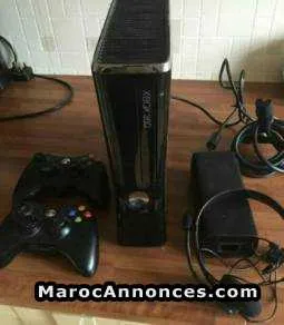 Xbox 360 slim 250gb flashé avec 30 cd - الدار البيضاء