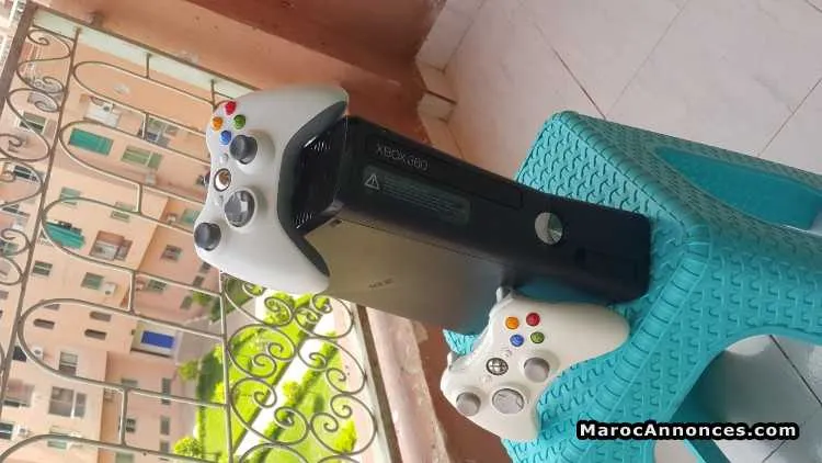 Xbox 360 slim+14 jeux+2 manettes - مراكش