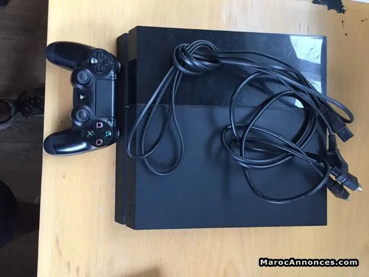 Ps4 500gb tres bonne etat et 2 jeux - الدار البيضاء