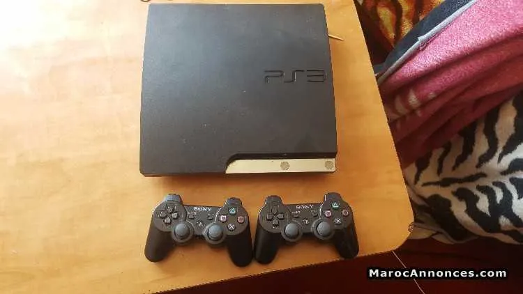Ps3 slim flashé  320 go + 2 manettes - الدار البيضاء (2)