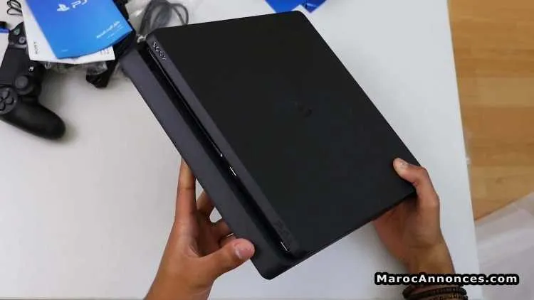 Ps4 slim 1tb avec deux manettes et 2 jeux - الدار البيضاء (2)