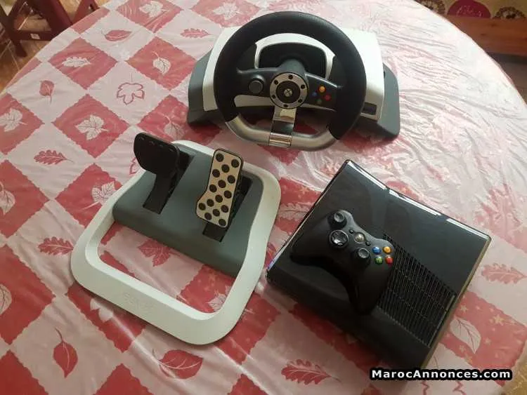 Xbox 360 slim 250 gb et volant de jeu et jeux xbox - أكادير