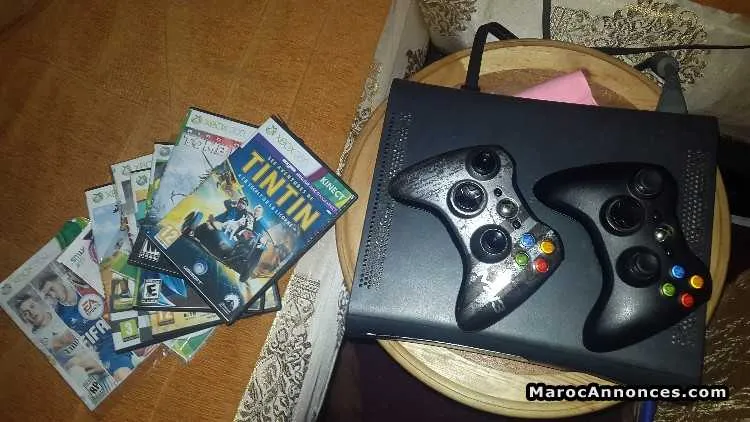 Xbox  360 noir 2 manettes flashé - مراكش