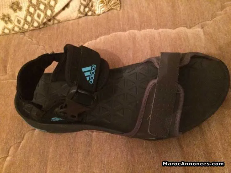 Sandale adidas taille 43 - الدار البيضاء (2)
