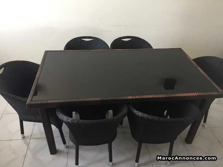 Table et 6 chaises en rotin - الدار البيضاء